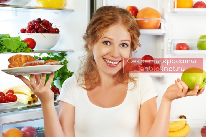 Результат пошуку зображень за запитом "девушка ест из холодильника"